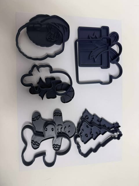 Christmas Cookie Cutter Set โ 5-Piece Festive Collection