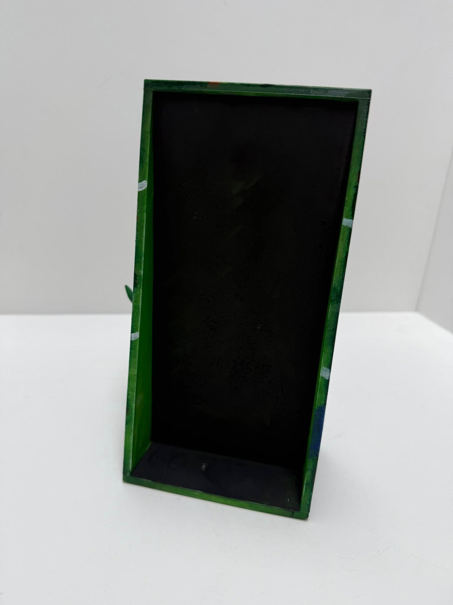 The Grinch Book Nook