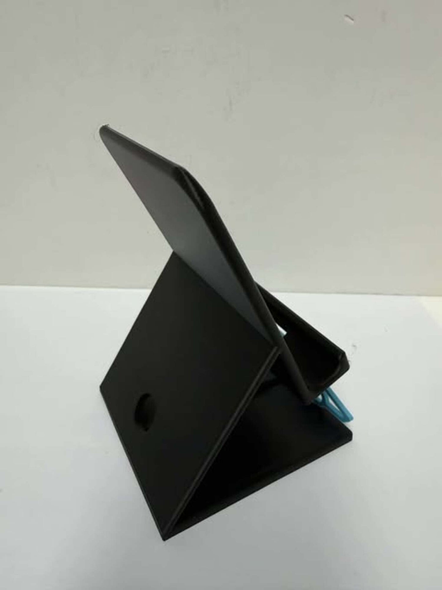 AMG-Inspired F1 Phone Holder – 3D Printed Motorsport Desk Stand