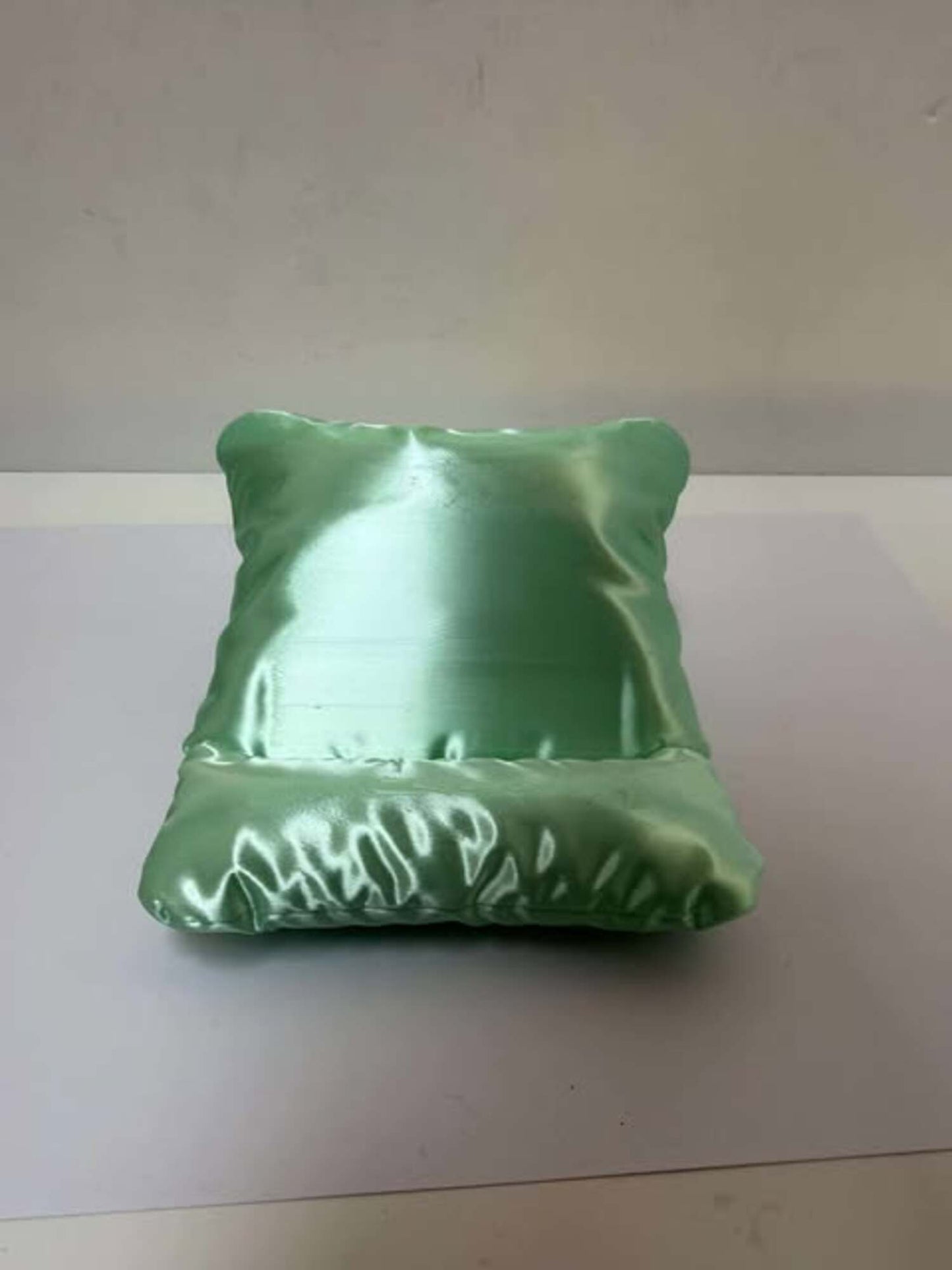 Pillow Phone Holder – Soft-Style Desk & Bedside Stand 📱🛋️