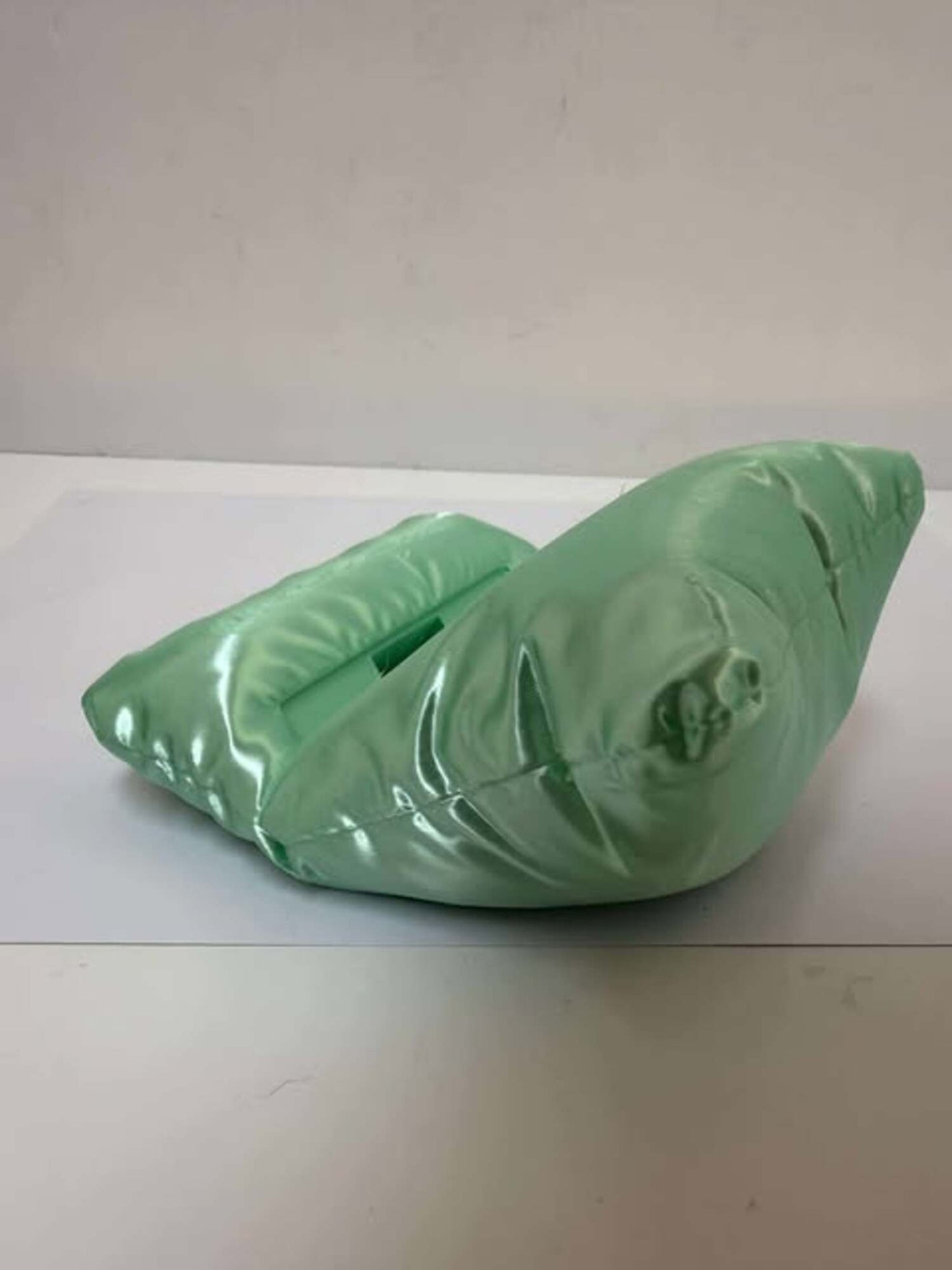 Pillow Phone Holder – Soft-Style Desk & Bedside Stand 📱🛋️