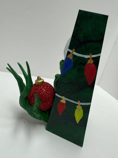 The Grinch Book Nook